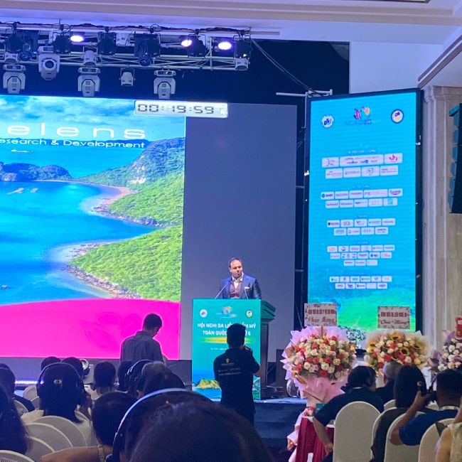 Bài báo cáo của DR. DOMINICI GRAZIANO tại "Hội nghị da liễu toàn quốc lần thứ 6" tại Nghệ An
